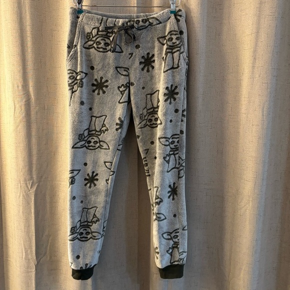 Star Wars Junior Baby Yoda Fleece Soft
PJ Lounge Set. Olive/Army Green Size Jr
M - Picture 5 of 9